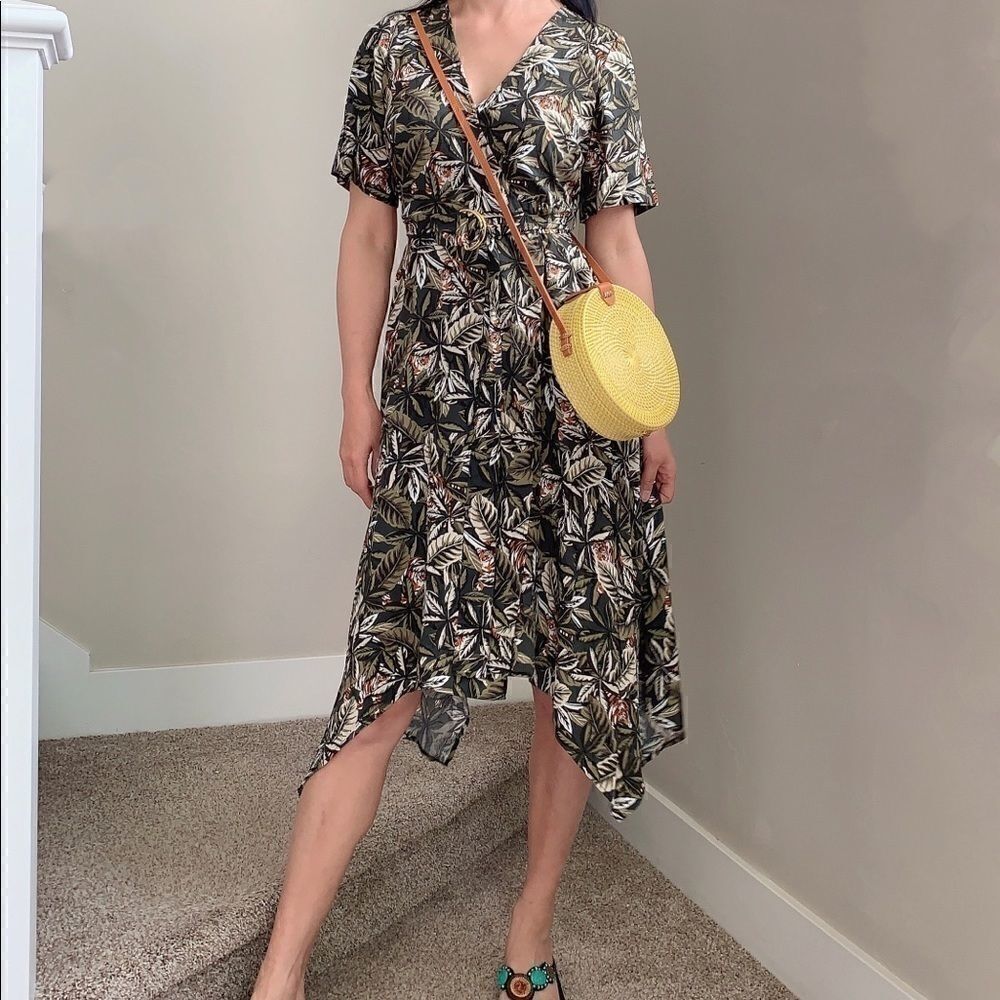 Collection 18 Hand-Crafted round Crossbody. - Picture 5 of 13